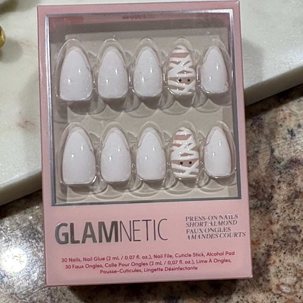 Glamnetic White and Pink Press-On Nails
